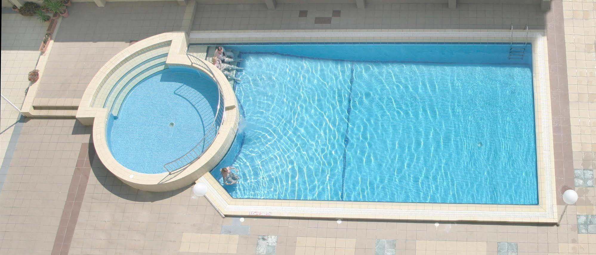 Mavina Hotel & Apartments Бугібба Екстер'єр фото